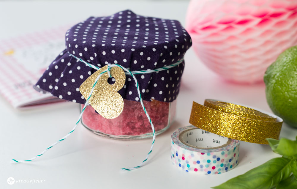 Post-aus-meiner-Küche-Sommer-im-Glas-Eisparty-mit-Himbeersoße-und-Himbeerzucker-und-noch-mehr-DIY-Soßen-für-Eis